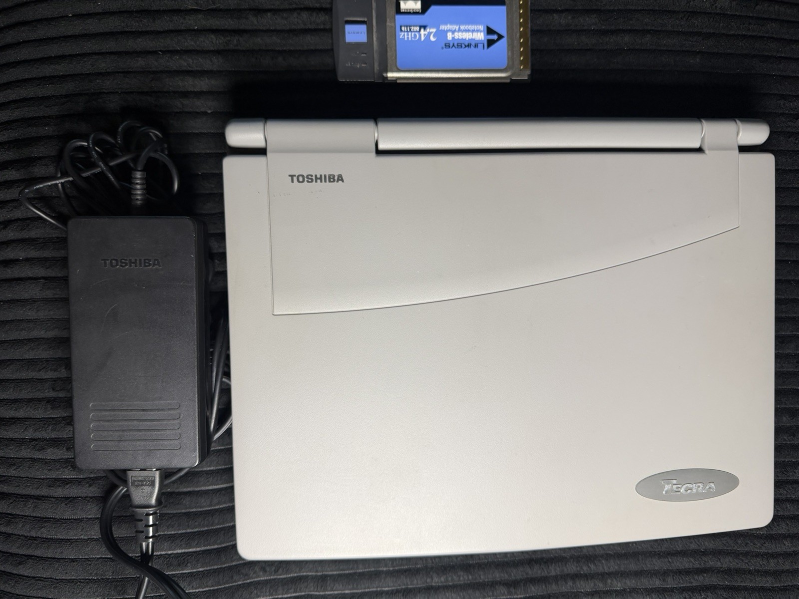 Toshiba Tecra 550 CDT PENTIUM 160MB RAM 3.8GB HDD WIN98 VINTAGE LAPTOP TESTED
