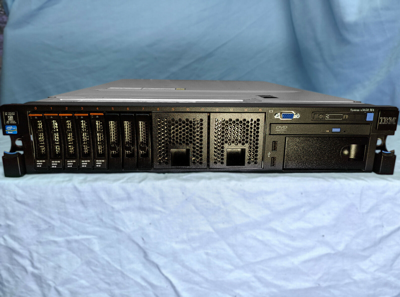 IBM 7915 X3650 M4, 2x E5-2690 2.9GHz, 8GB RAM, 2x 300GB 10K HDD, 2x 900W PSU