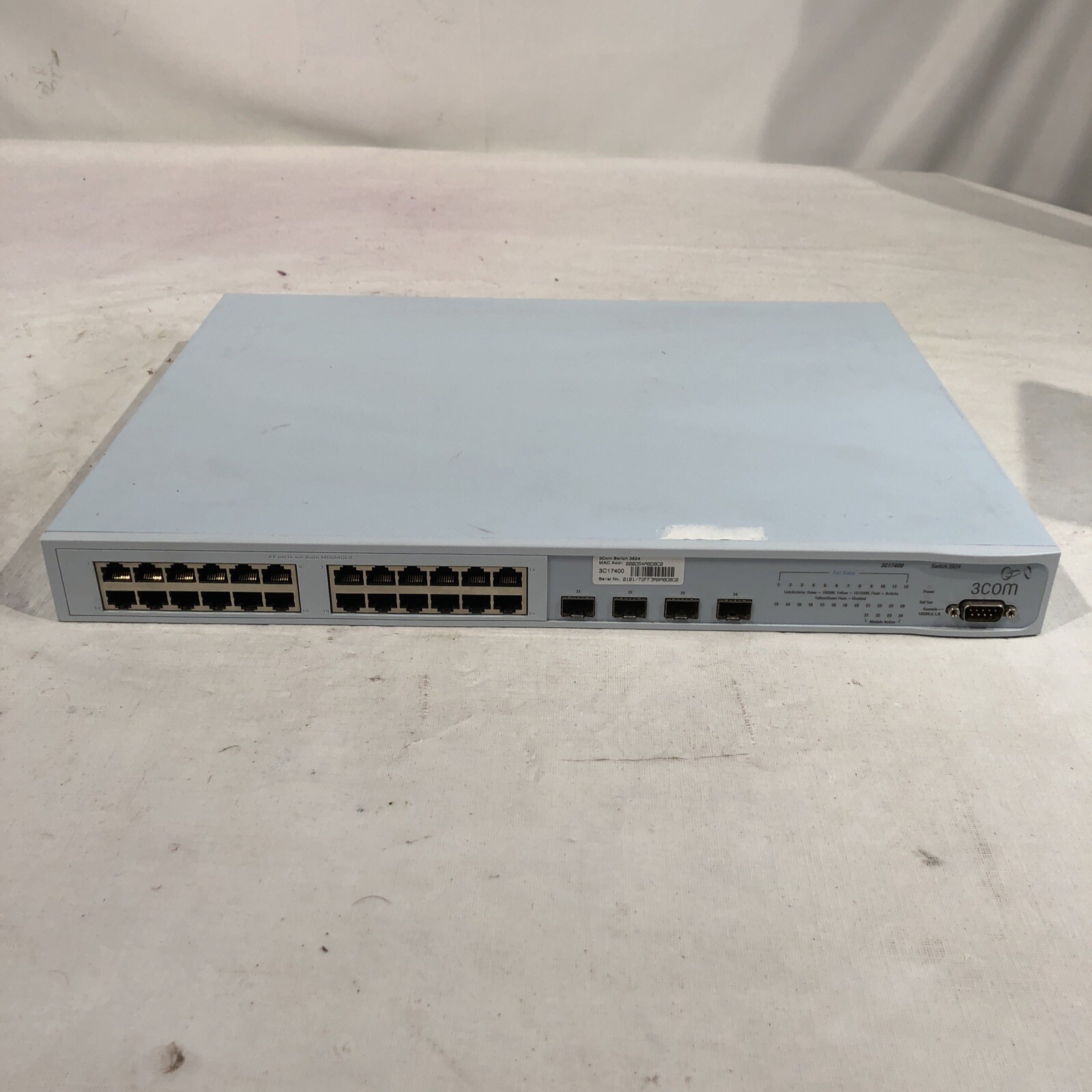3Com 3824 3C17400 SuperStack 3 Switch Giga 24x RJ45 10/100/1000 + 4x MiniGBIC