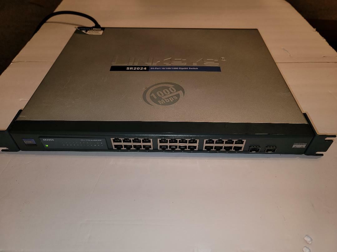 Cisco  Linksys Small Business SR2024 24-Ports External Switch with Rack Ears