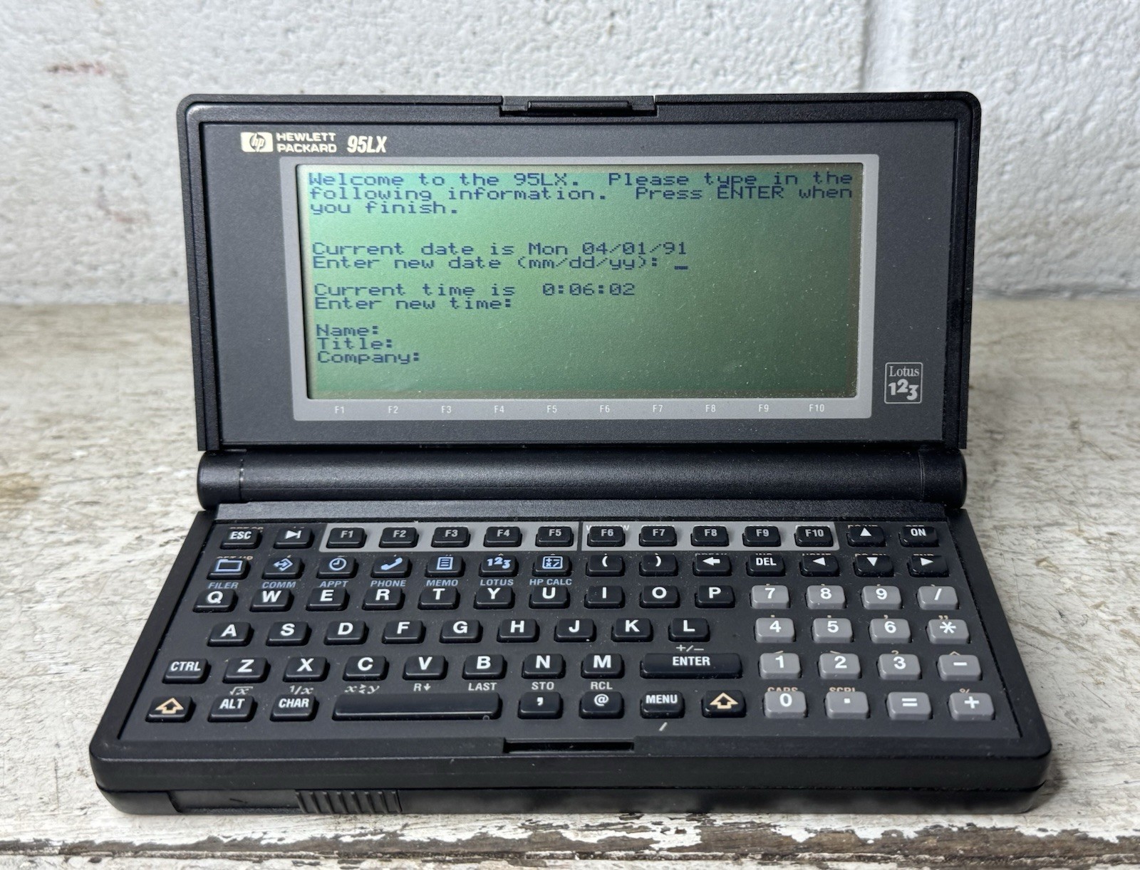 Vintage Hewlett-Packard HP 95LX Palmtop PDA MS-DOS 1MB B&W LCD Works
