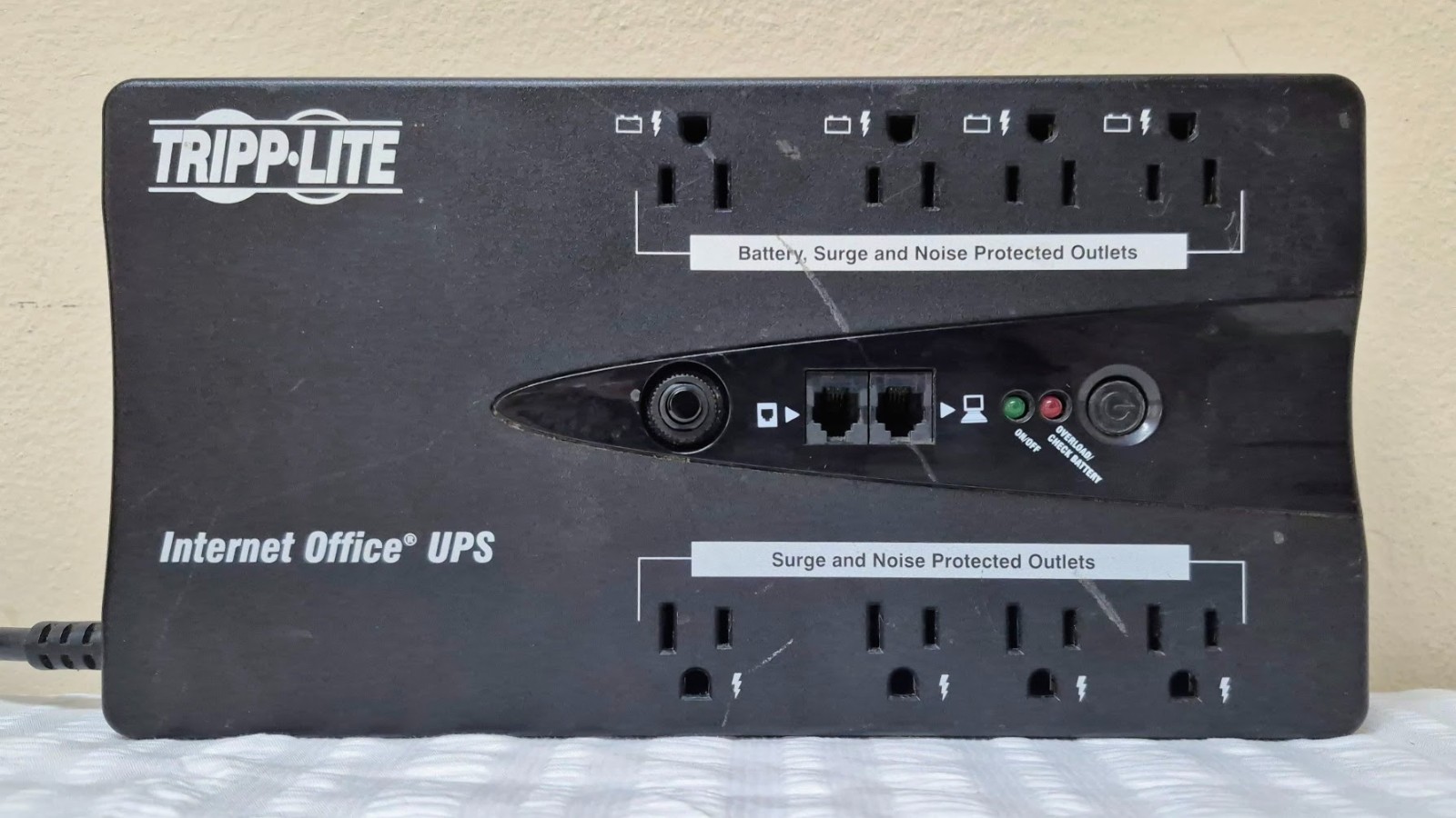 Tripp Lite INTERNET550U Desktop UPS 550VA 300W 8 Outlets Surge Protection Black
