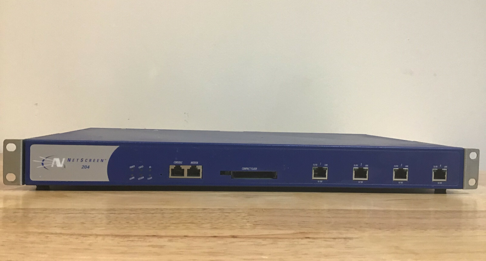Juniper NetScreen-204 Firewall VPN 4x 10/100 RJ45 BASE-T 375 Mbps L2 L3 NAT BGP