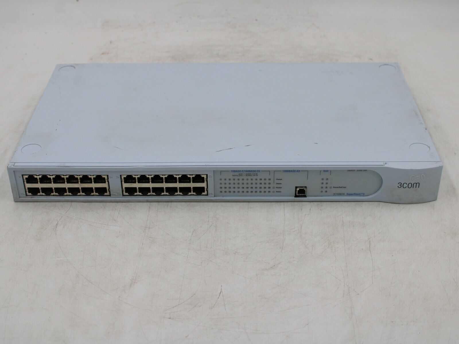 3Com SuperStack 3 24-Port 3300 SM 3C16987A Fast Ethernet Network Switch 